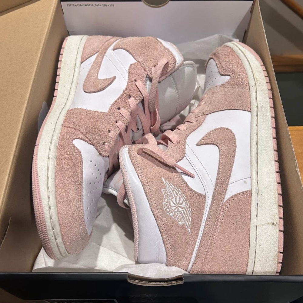 Jordan Air 1 Mid SE in White and Pink